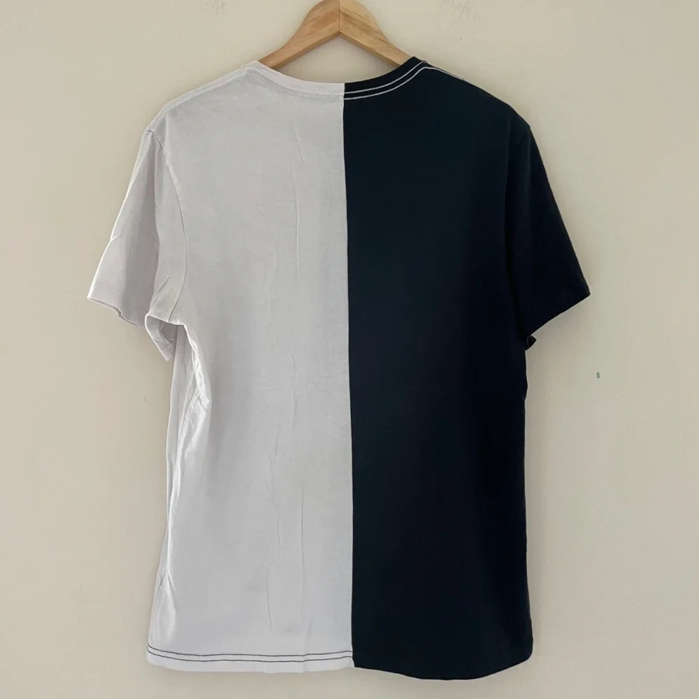 True Religion Half Split Logo‎ Graphic Tee Mens Medium Urban Street Preppy Shirt